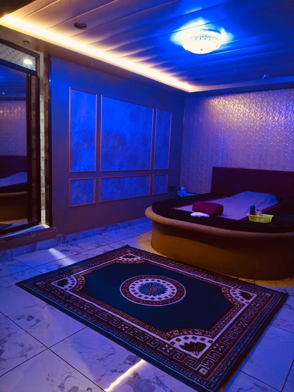 Sheesh Mahal spa lounge